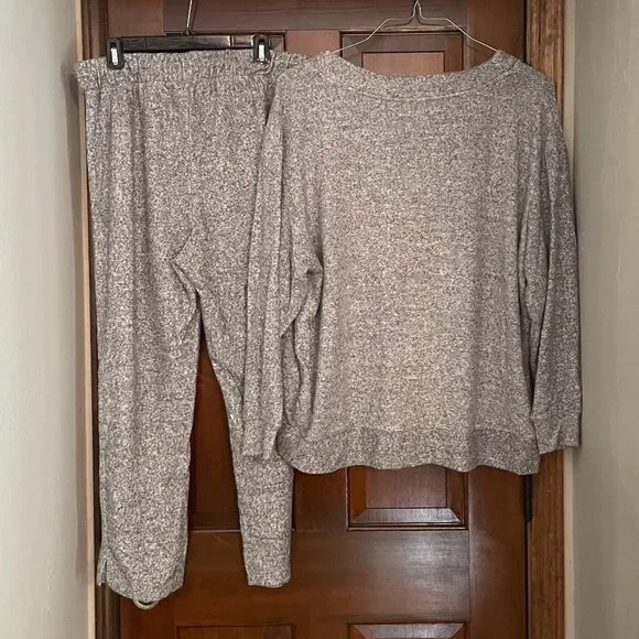 2-pc. set - size XL H&M gray sweatshirt and size Large H&M gray sweat pants - Picture 2 of 8